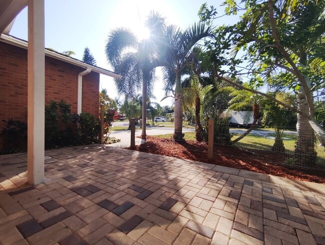 1444 1st St SW in Largo, FL - Building Photo - Building Photo