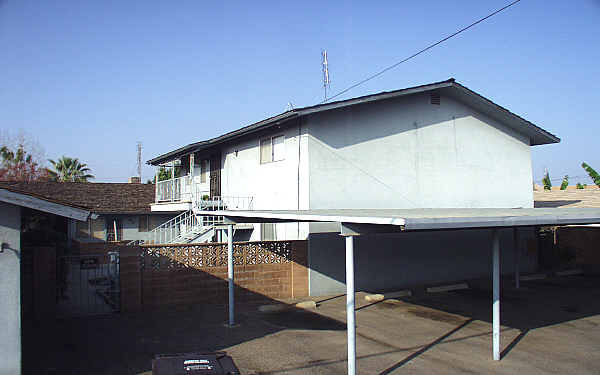 Roseview Apartments in Selma, CA - Foto de edificio