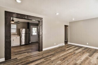 711 N Elm Ave in St. Louis, MO - Building Photo - Building Photo