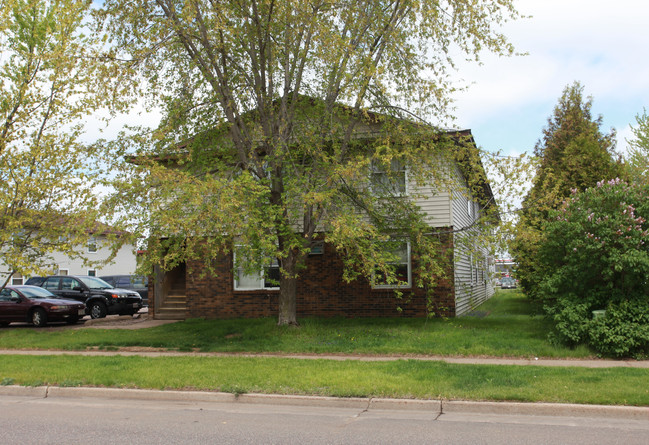 1156 Imperial Cir in Eau Claire, WI - Building Photo - Building Photo