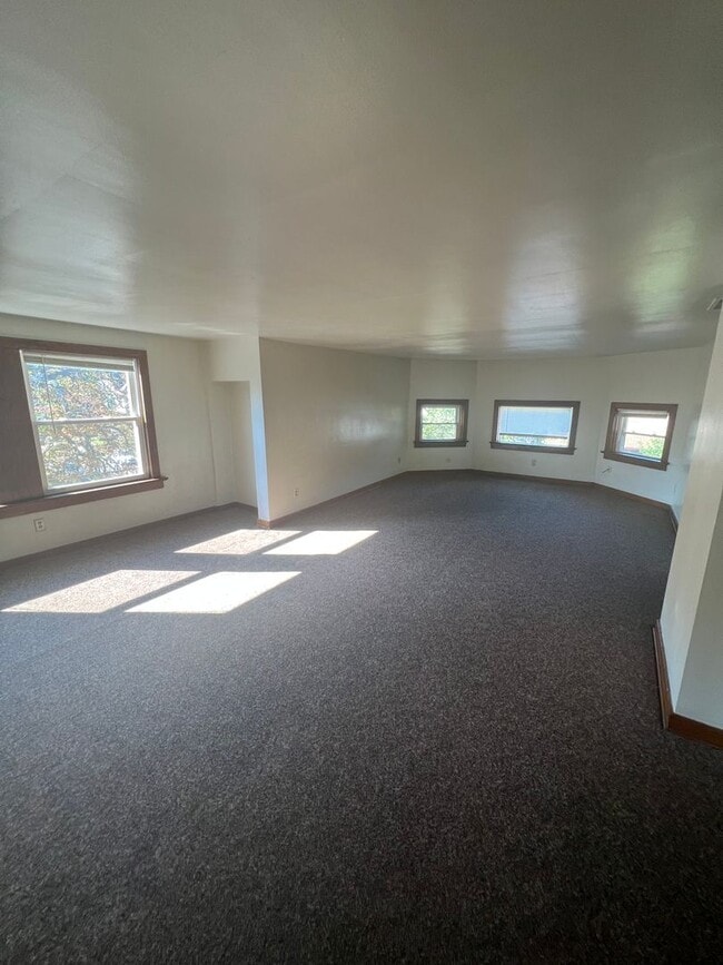 662 W 8th St in Erie, PA - Building Photo - Building Photo