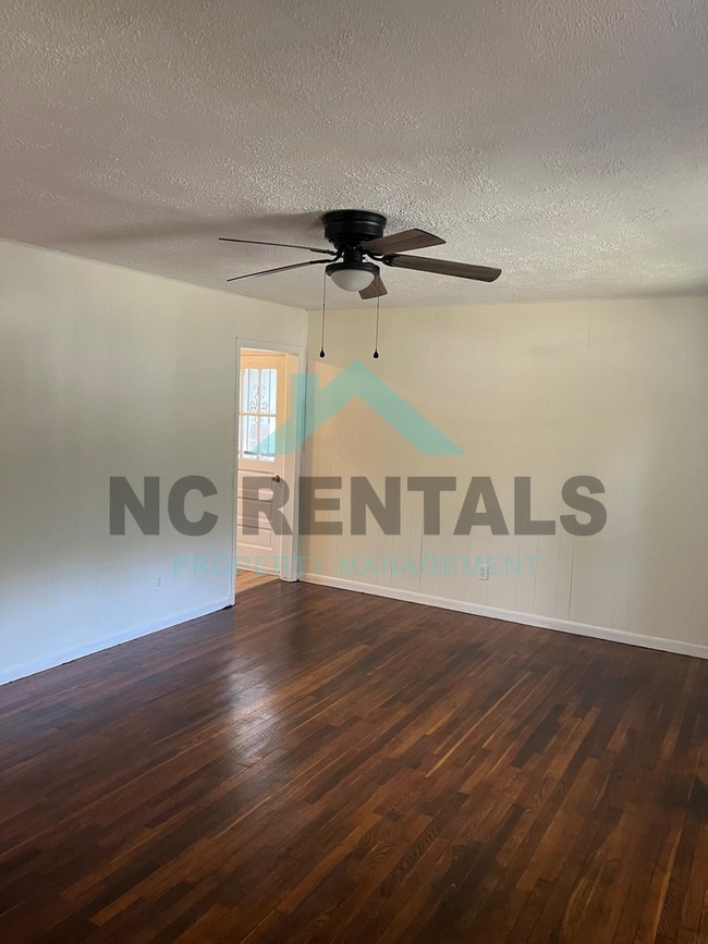 617 Ileagnes Rd in Raleigh, NC - Building Photo - Building Photo