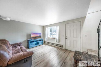 1265 Redwood Cir in Gardnerville, NV - Foto de edificio - Building Photo