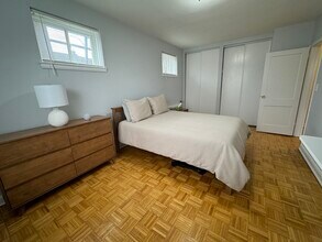 42 Dean Rd, Unit T2 in Brookline, MA - Building Photo - Building Photo