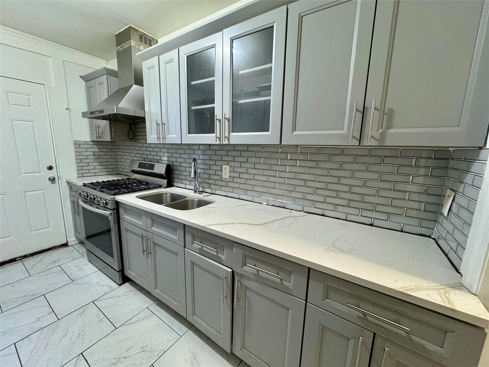 3053 Perry Ave-Unit -1 in Bronx, NY - Building Photo