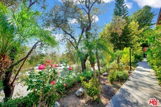 9634 Via Rimini in Burbank, CA - Building Photo - Building Photo