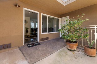 5510 Adelaide Ave in San Diego, CA - Building Photo