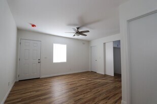 169-169 1/2 E 67th St in Long Beach, CA - Building Photo