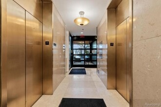 300 Riverfront Dr, Unit 10I in Detroit, MI - Building Photo - Building Photo