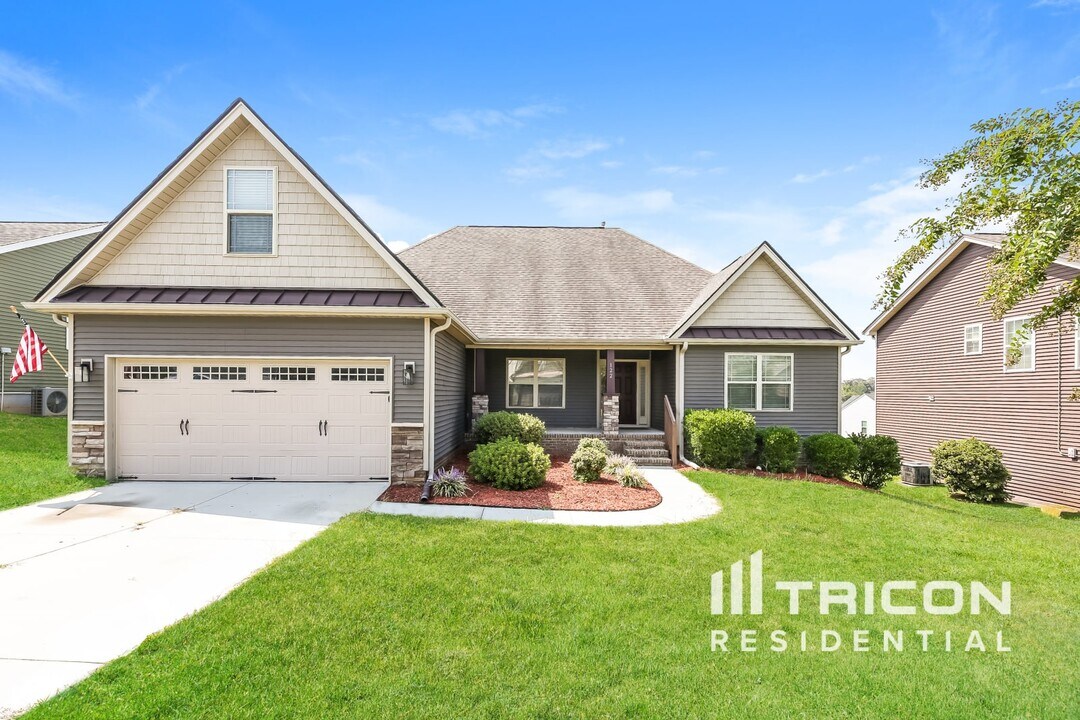122 Corinth Dr in Piedmont, SC - Building Photo
