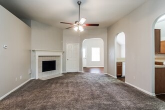 5311 Lost Cove Ln in Spring, TX - Foto de edificio - Building Photo