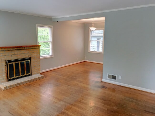 11241 SE Pine Ct in Portland, OR - Building Photo - Building Photo