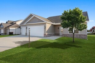 721 Debates St in Washington, IL - Building Photo