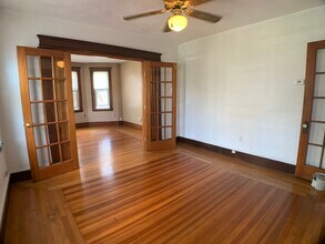 16 Montgomery St, Unit 2 in Cambridge, MA - Building Photo - Building Photo