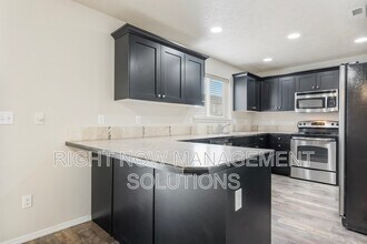 1860 E Adelaide Dr in Meridian, ID - Building Photo - Building Photo