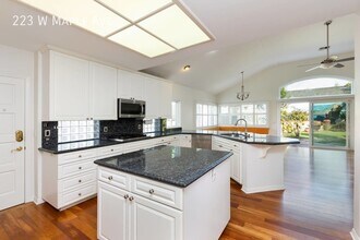 223 W Maple Ave in El Segundo, CA - Building Photo - Building Photo