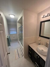 123 Folino Dr in Bridgeport, CT - Foto de edificio - Building Photo