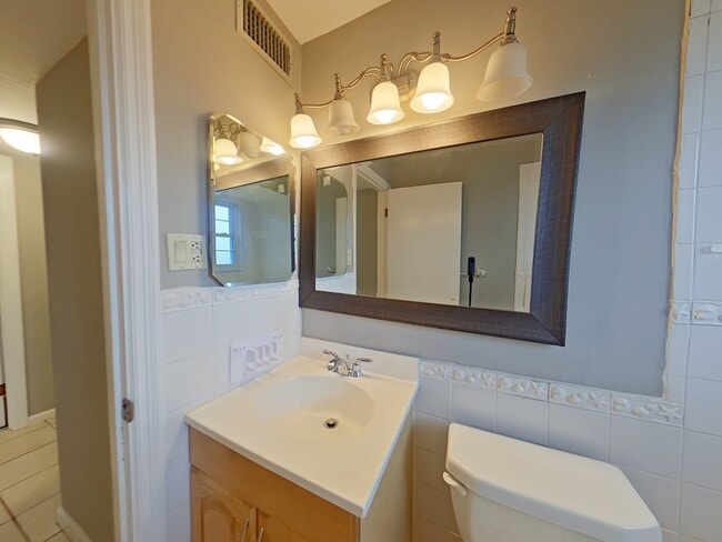 6917 Colonial Woods Dr in St. Louis, MO - Foto de edificio - Building Photo