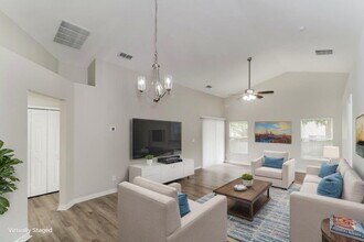 2213 Merry Rd, Unit 4404 in Tavares, FL - Foto de edificio - Building Photo