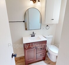 2405 Old Eureka Way in Redding, CA - Building Photo - Building Photo