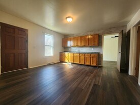 1106 Rixon St in Alton, IL - Building Photo