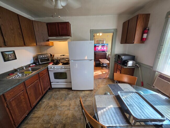 1101 18 1/2 Ave NE, Unit 2