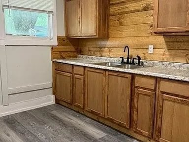 1837 W Houston St in Paris, TX - Building Photo - Building Photo