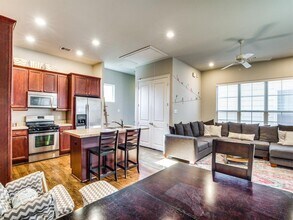 1246 Sampson St in Houston, TX - Building Photo - Building Photo
