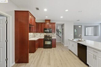 145 Warhol Way in Oakley, CA - Building Photo - Building Photo