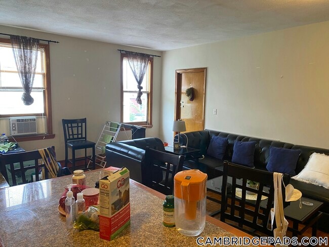 1124 Cambridge St, Unit 5 in Cambridge, MA - Building Photo - Building Photo