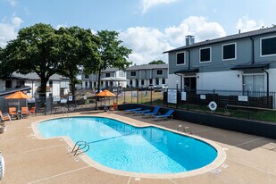 Bedford Hills in Bedford, TX - Building Photo