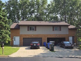 2933 King James Way in Fitchburg, WI - Building Photo