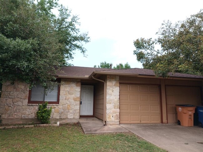 2672 Piping Rock Trail in Austin, TX - Building Photo - Building Photo