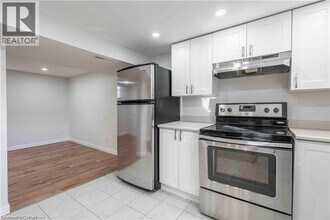 204 Glow Ave in Hamilton, ON - Building Photo - Building Photo