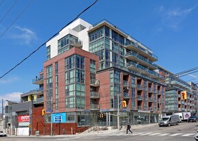 2 Gladstone Ave in Toronto, ON - Building Photo
