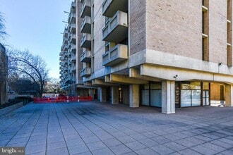 240 M St SE, Unit 109 in Washington, DC - Building Photo - Building Photo