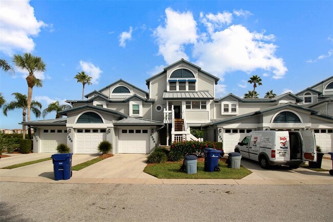 1391 Siesta Bayside Dr in Siesta Key, FL - Foto de edificio - Building Photo