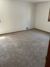 9 Fountain St in Crafton, PA - Building Photo - Building Photo