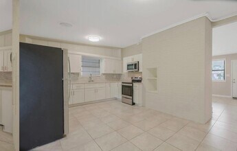 8526 Bengalin Ave in Jacksonville, FL - Building Photo - Building Photo