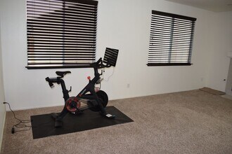 9298 Marlemont Cir in Elk Grove, CA - Building Photo - Building Photo