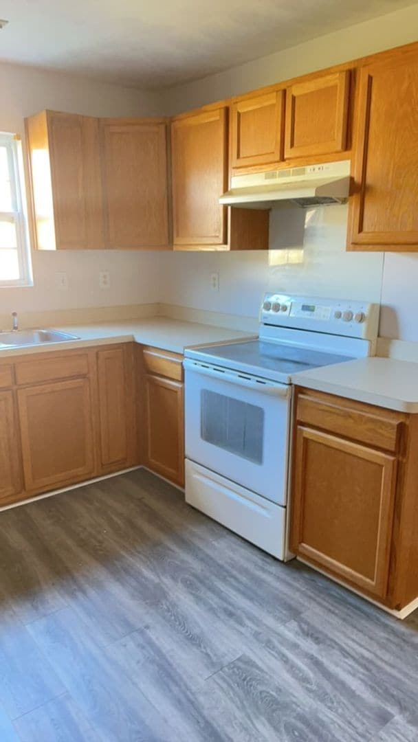 property at 958 Poplar Ave