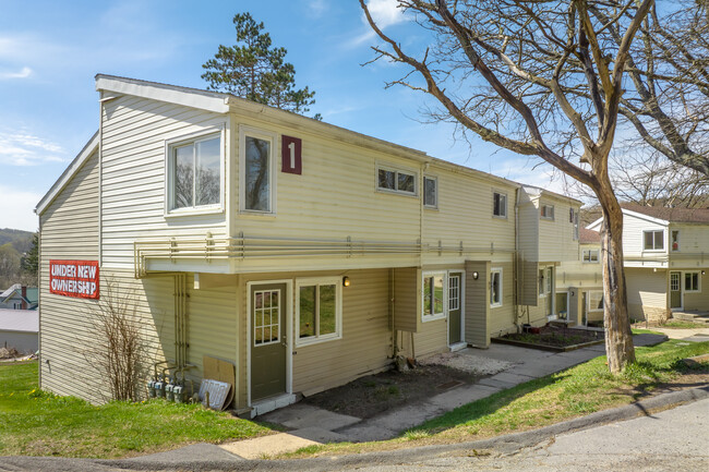 Hyman Hills Apartments in Sykesville, PA - Foto de edificio - Building Photo