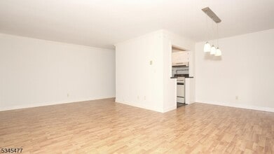 100 Pierson Miller Dr in Pompton Lakes, NJ - Building Photo - Building Photo