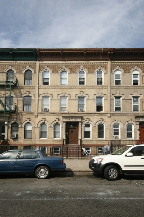 84 Saratoga Ave in Brooklyn, NY - Building Photo