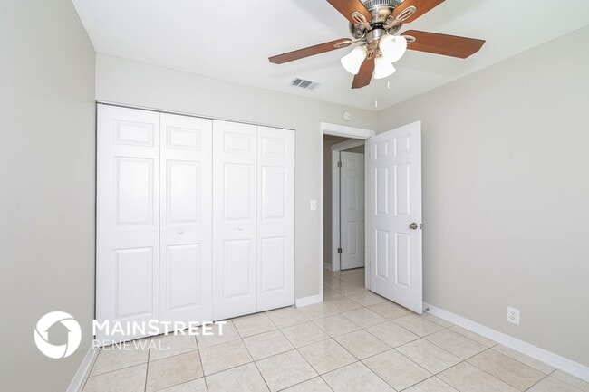 820 E Flag Ln in Kissimmee, FL - Foto de edificio - Building Photo