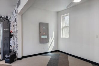 Avia Apartments on College Blvd in Overland Park, KS - Building Photo - Building Photo