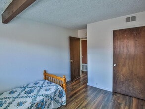 619 Villanova Dr in Davis, CA - Building Photo - Building Photo