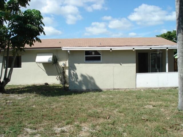 522 SW 72nd Ave in North Lauderdale, FL - Building Photo - Building Photo