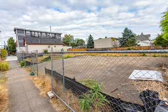 5405 NE Glisan St in Portland, OR - Building Photo - Building Photo