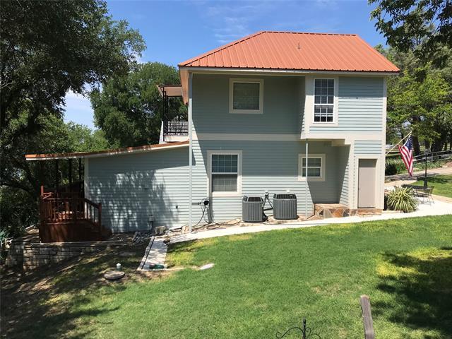 405 S Lakewood Cir in Bridgeport, TX - Foto de edificio - Building Photo